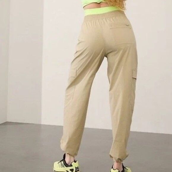 Athleta Cascade High Rise Cargo Poplin Pants Pockets UV Breathable Oak Tan Sz L - Picture 2 of 10